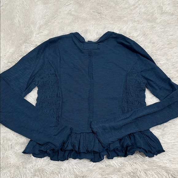 🌴 NWT Free People Smocked Ruffle Hem Top - Picture 2 of 4